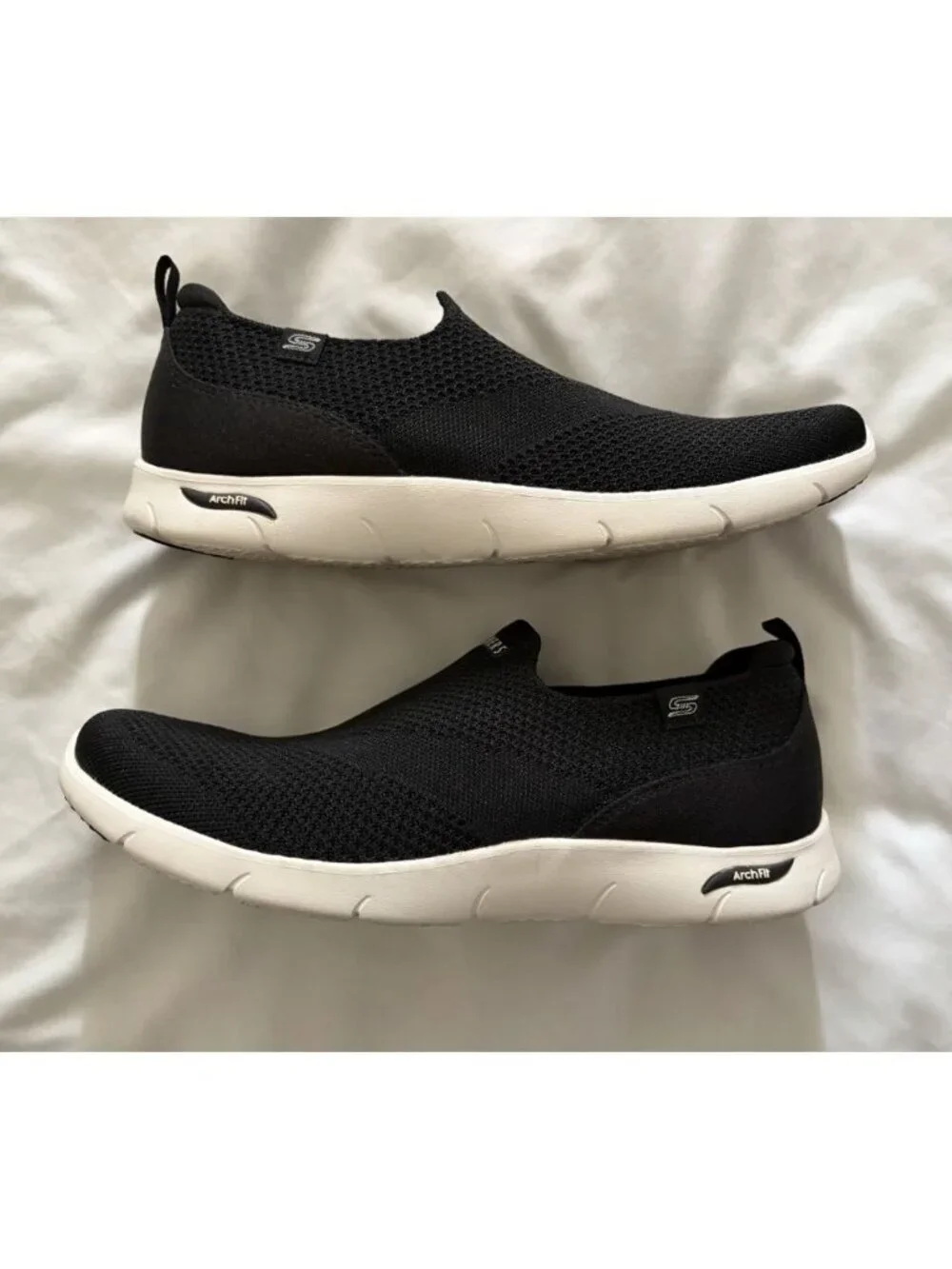 Woman's Sneakers Athletic Shoes SKECHERS Arch Fit Refine Black Slip On Size 8.5